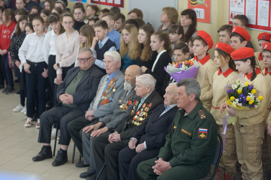 В торжественной церемонии приняли участие ветераны Великой Отечественной войны, труженики тыла, учащиеся школ Петровска, жители города, представители районной власти и работники предприятия.