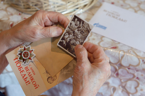 Работники ООО "Газпром трансгаз Саратов" передали подарки ветеранам