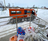 Снегоболотоход привез сельчанам продукты и предметы первой необходимости
