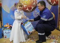 Газовики дарили детям новогодние подарки