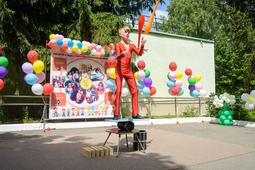 Выступление юного жонглера