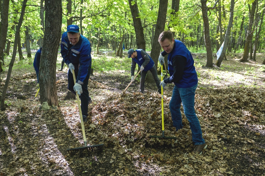 Плечом к плечу с коллегами трудились руководители предприятия