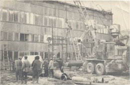 Строится здание электростанции на КС Тулей. Ноябрь 1969г.