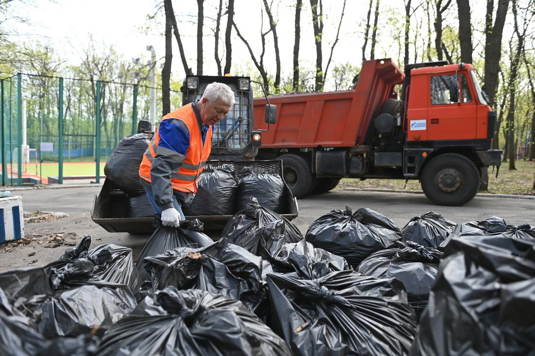 В рамках субботника собраны более 50 кубометров мусора