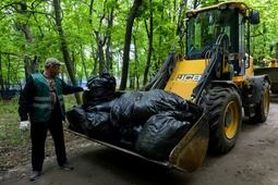 Наводить порядок людям помогала техника