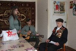 Праздничный концерт для ветерана ВОВ Д.В. Логашова организовали молодые специалисты предприятия